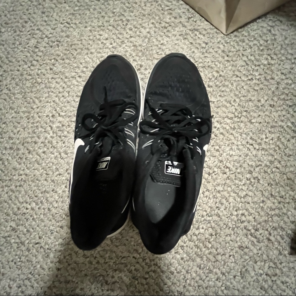 Black Nike Free Runs